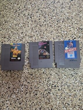 Nintendo NES Game Cartridge Set/3 WrestleMania Hulk Ice Hockey Star Voyager EUC